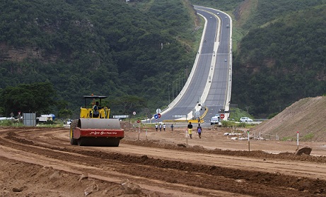Nigeria encourages private investors to improve road infrastructure