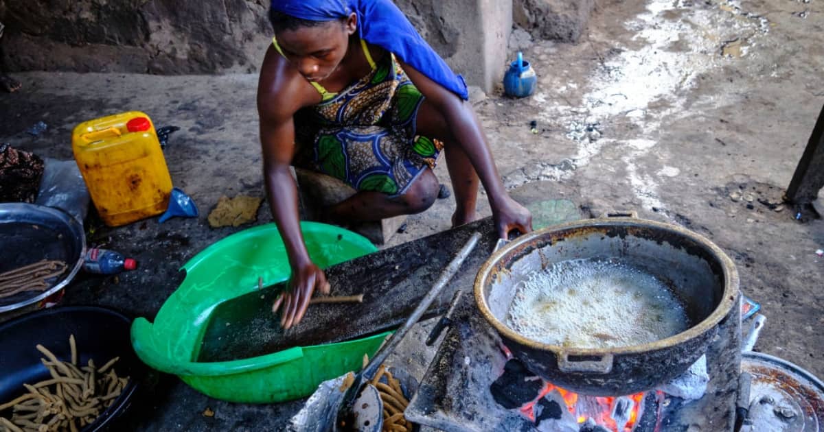 Outrun by gas prices, Kenyan families turn to charcoal to cook